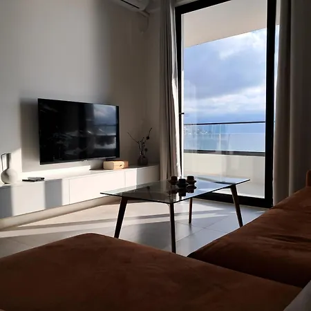 Ideal Sea View Apartment *
