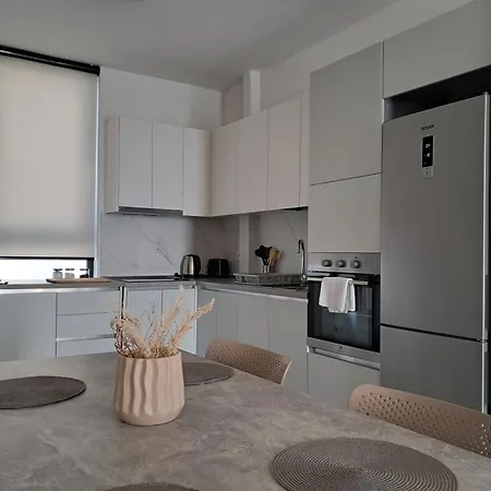 Ideal Sea View Apartment *